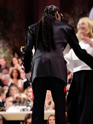83rd-Annual-Golden-Globe-Awards-Snoop-Dogg-Suit-Back