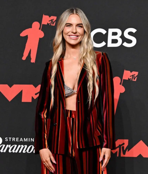 Whitney Phillips 2025 MTV Video Music Awards Velvet Blazer USA Jackets