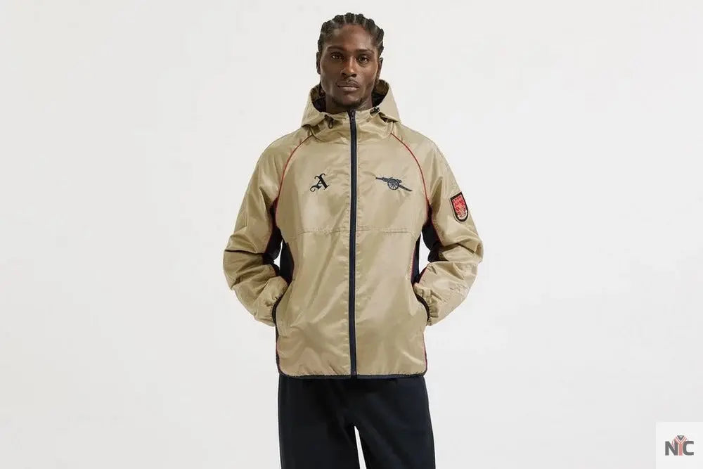 Veste coupe-vent rétro dorée d’Arsenal The Urban Hawk